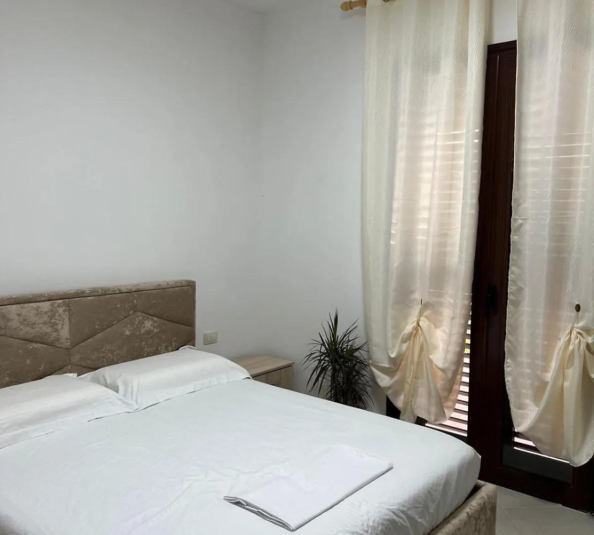 Eraldo Rooms Tragjas Guest house